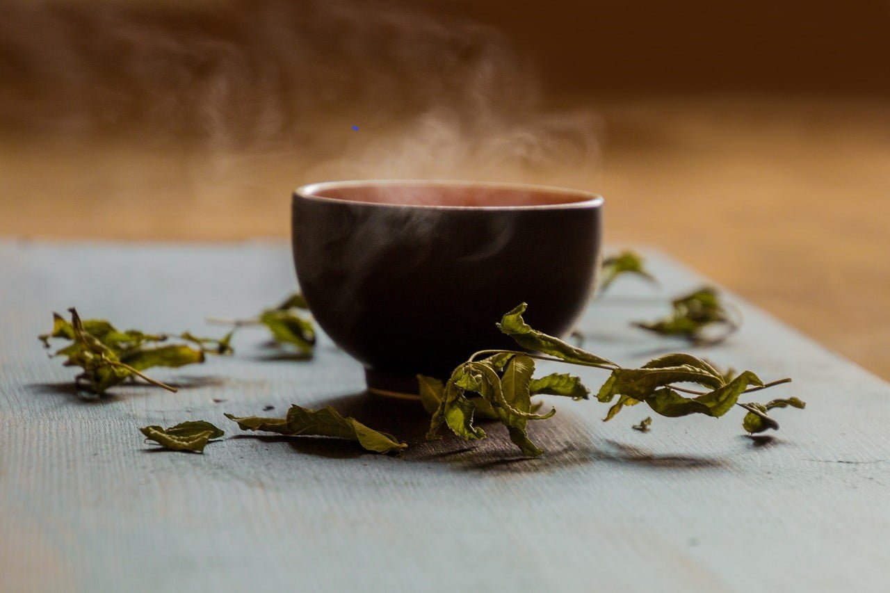 Na sliki je prikazan konopljin čaj za članek kako pravilno pripravimo konopljin čaj.