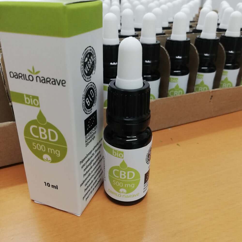 Slika prikazuje produkt bio cbd kapljice 5% od Darilo narave, za članek BIO CBD kapljice z alkoholno ekstrakcijo