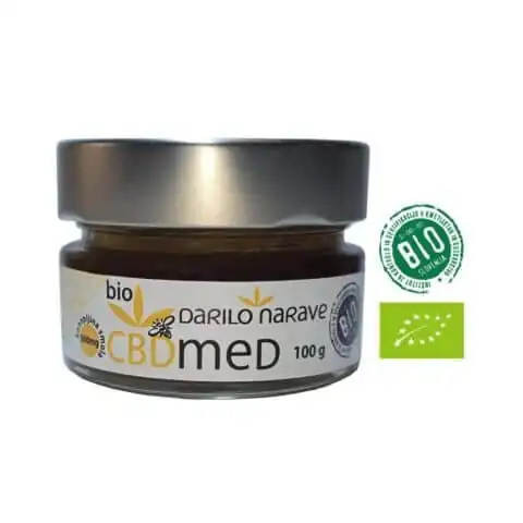 BIO CBD konopljin med v stekleni embalaži s sprednje strani, z BIO in ekološkim logotipom.